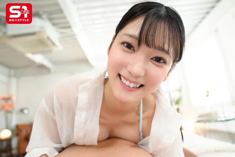 初美なのかのスレンダー美乳
